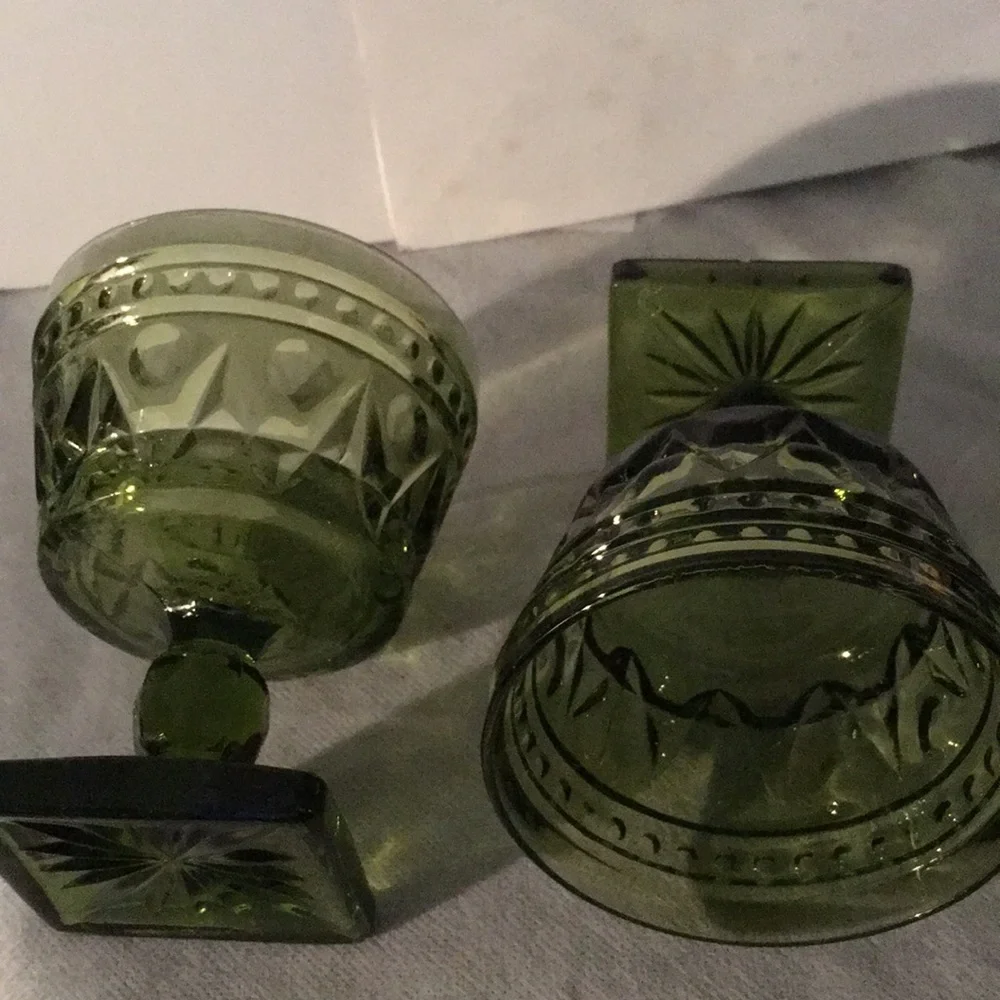 Vintage set of 2 avocado green Indiana glass thumbprint beverage/wine glasses - Picture 2 of 3